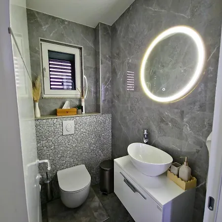 Διαμέρισμα Luxury Karigo *