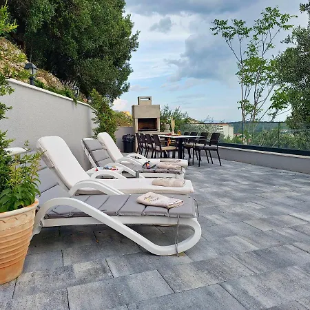 Διαμέρισμα Luxury Karigo